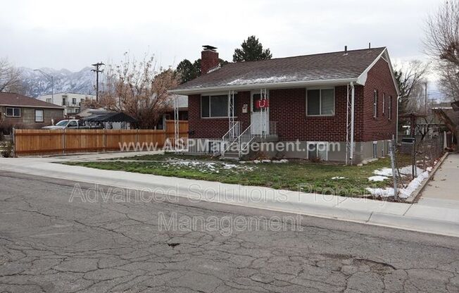 1220 E HUDSON AVE