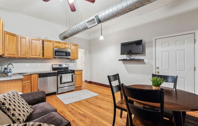 3 beds, 2 baths, 1,000 sqft, $2,600, Unit 3414 - B
