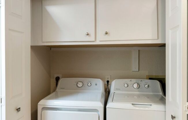 2 beds, 2 baths, $2,000, Unit Unit 2093