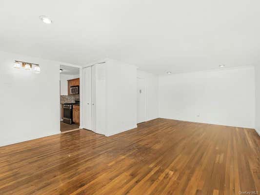 1 bed, 1 bath, 700 sqft, $2,100, Unit 4L