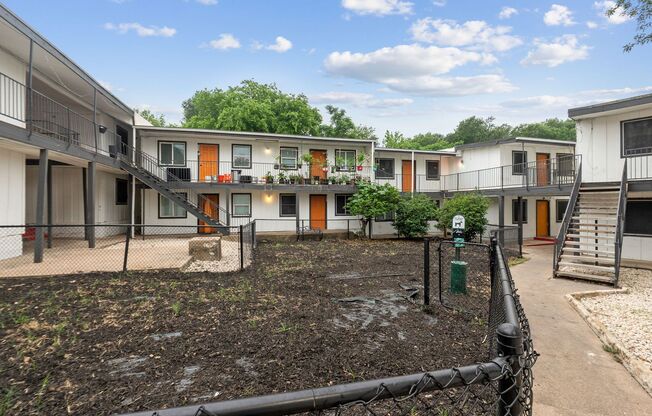 2 beds, 2 baths, 982 sqft, $1,099, Unit 218
