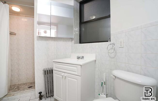 1 bed, 1 bath, $3,700, Unit RE