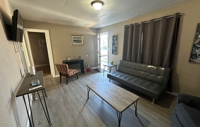 1 bed, 2 baths, $1,100, Unit 2