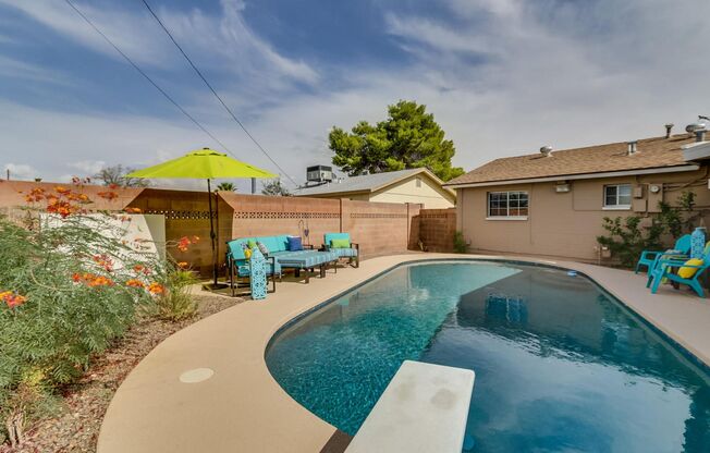Beautiful 4 bd/3 bth home in the heart of Tempe!