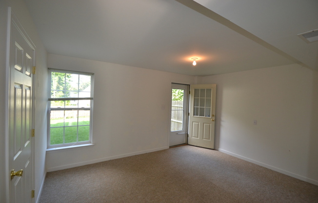 **Spacious 3-Bedroom Townhouse in Eagle's View**