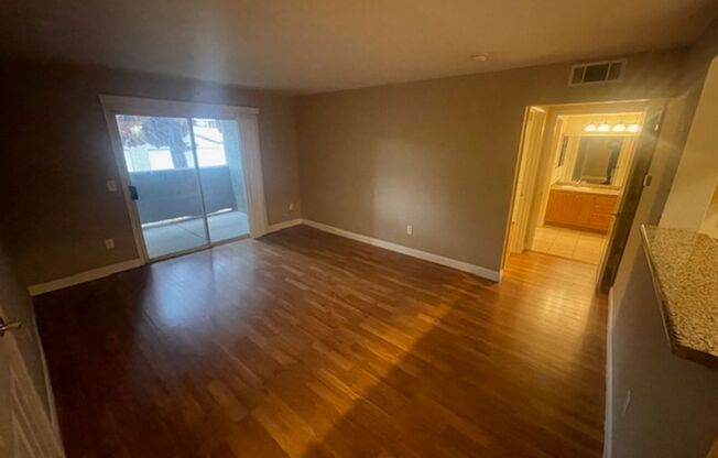 GREAT DOWNSTAIRS UNITIN GATED COMMUNITY LOCATED NEAR STRIP!!! A MUST SEE!!!