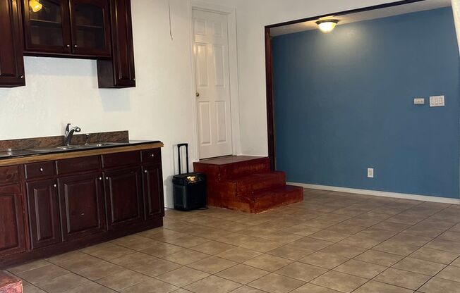 2 beds, 1 bath, $2,395