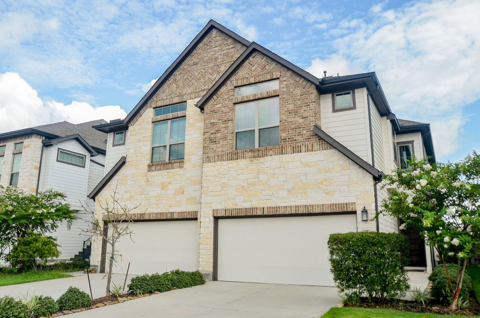 1555 RUSTLING CRK DR
