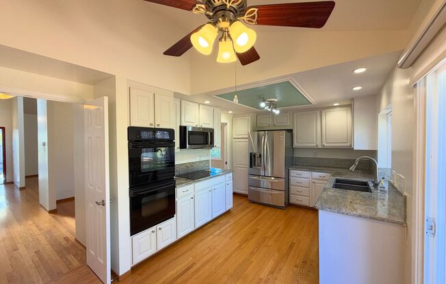 3 beds, 2.5 baths, $6,895