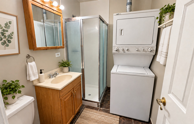 3 beds, 2 baths, $1,785, Unit 3w
