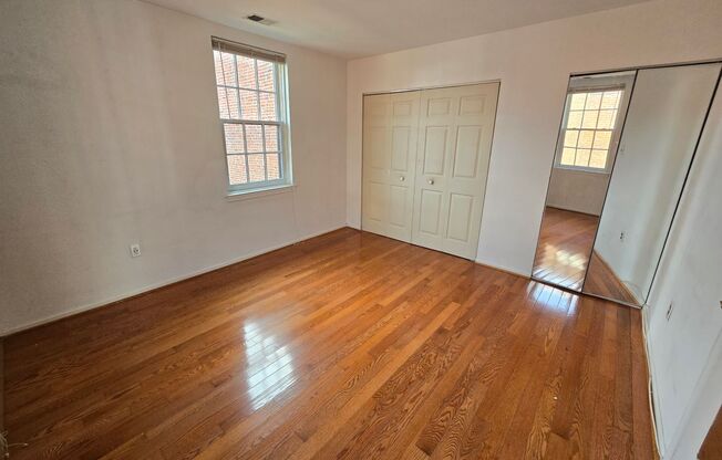 Bright 1 bedroom in washington square west - great price AVAILABLE SEPT 10