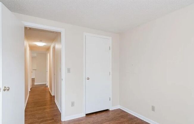 Freshly Renovated 3BR Condo Steps from UNCC & Transit