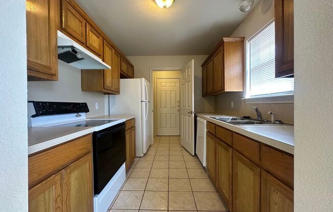 3 beds, 2 baths, $1,495