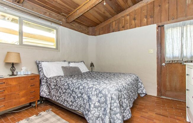 Temporary, Furnished Rental!