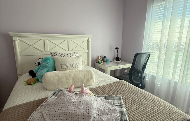 3 beds, 3 baths, $2,400