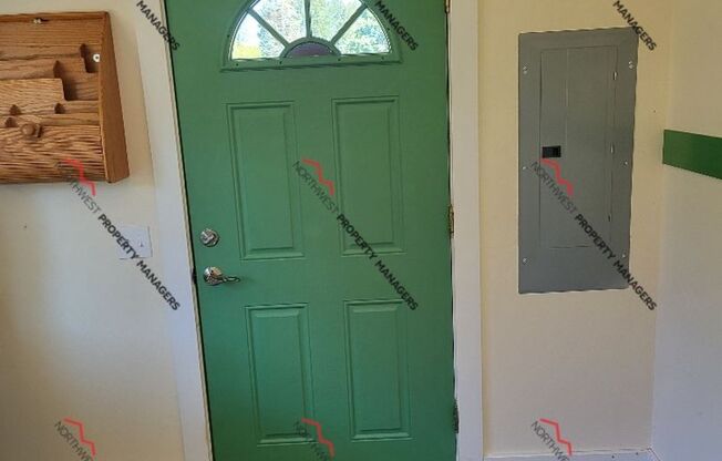 STATUS *AVAILABLE* | R207 | $2100  *** MOVE IN SPECIAL ****