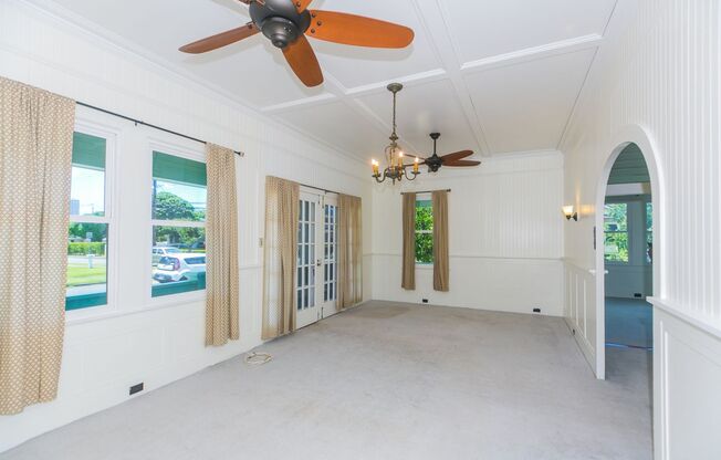 Moiliili - Charming Single Level 3 bedroom, 1 bath plus den on corner lot with covered porch