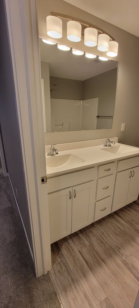 2 bed/2.5 bath condo for rent!
