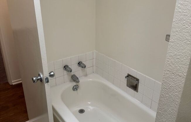 1 bed, 1 bath, $2,695, Unit 302