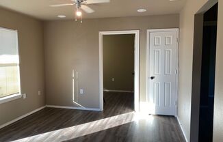 3 beds, 1 bath, 750 sqft, $900, Unit #3