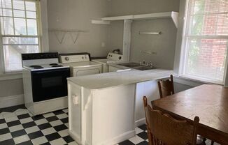 1Bedroom/ 1 Bath Apartment on Fourth St.