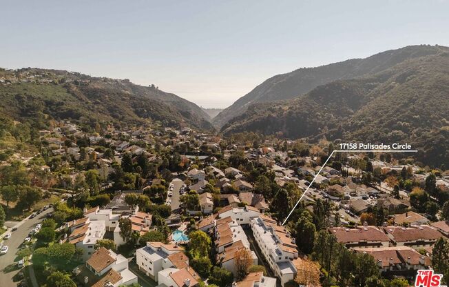 17158 PALISADES CIR