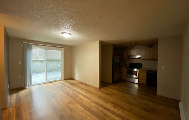2 beds, 1 bath, 687 sqft, $2,095, Unit B104