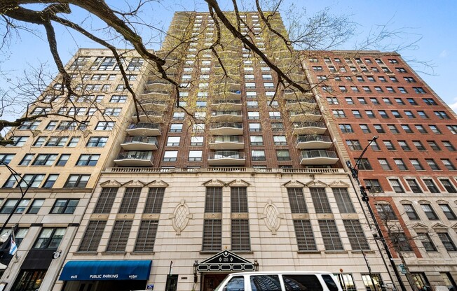 1250 N DEARBORN ST
