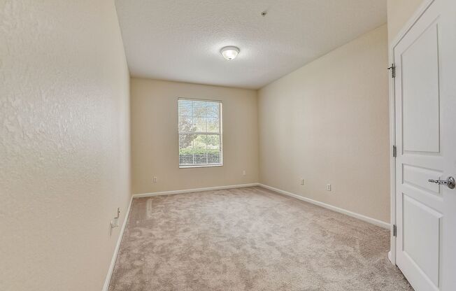 3 beds, 2 baths, $1,865, Unit UNIT 103