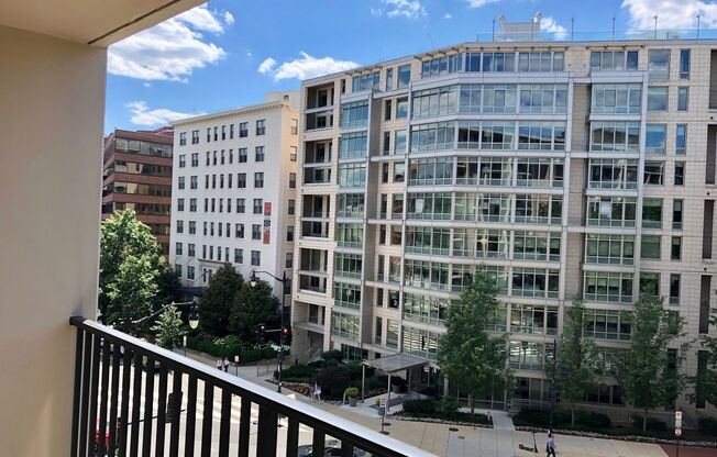 Studio, 1 bath, 460 sqft, $2,813, Unit 0627