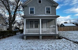 3Bd / 1Bath Single Family House - Available Today!