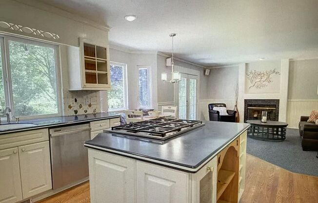 Beautiful 4-bed, 3-bath + 1 office house in Kirkland for rent!