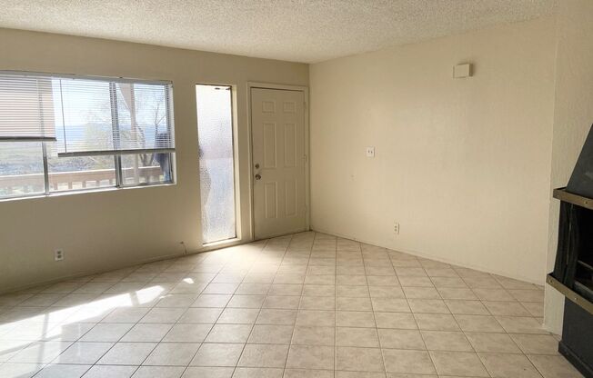 Townhome in 4-plex - near UNR - Covered Parking