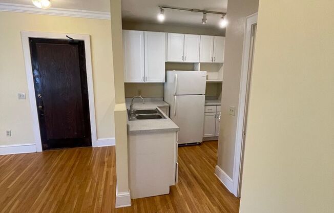 1 bed, 1 bath, 600 sqft, $999, Unit 202