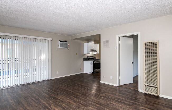 1 bed, 1 bath, 550 sqft, $2,100, Unit 14