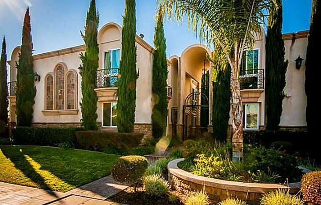 Beautiful 3 Bedroom 2 Bath in City Heights!! Water and Trash Included