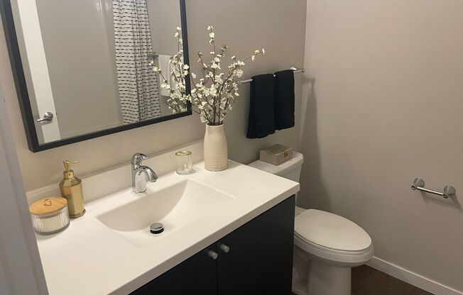 2 beds, 2 baths, 946 sqft, $1,895, Unit 102