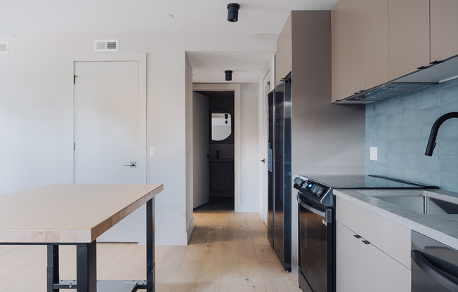 2228 N KEDZIE