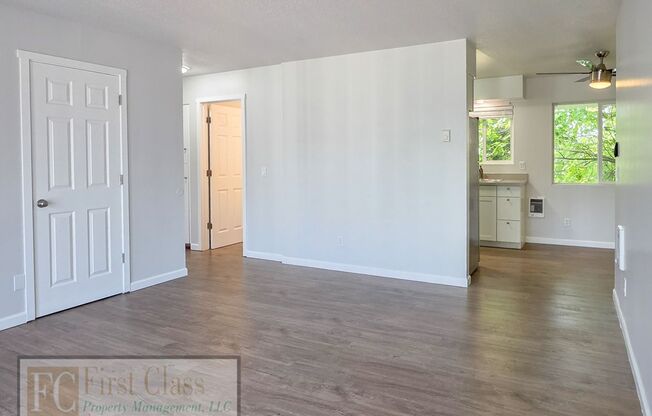 2 beds, 1 bath, 672 sqft, $1,395, Unit 28