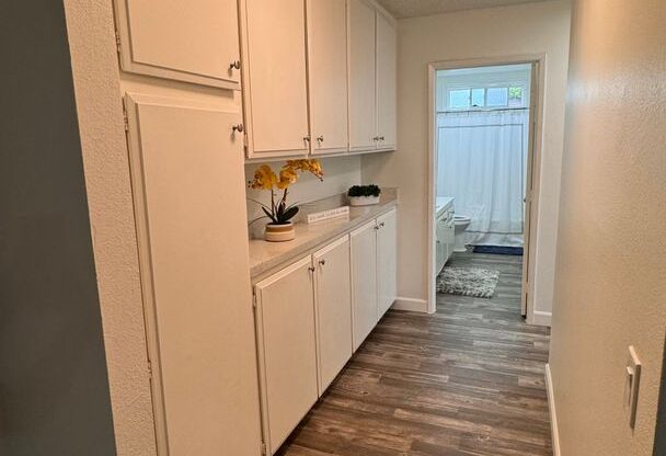 2 beds, 1 bath, 704 sqft, $1,995, Unit 202