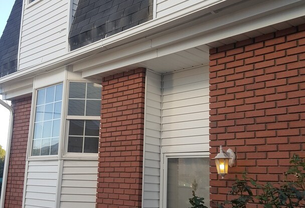 Sandy 3 Bed 2 1/2 Bath Town Home