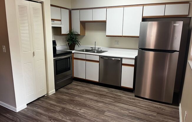 2 beds, 1 bath, 770 sqft, $1,595