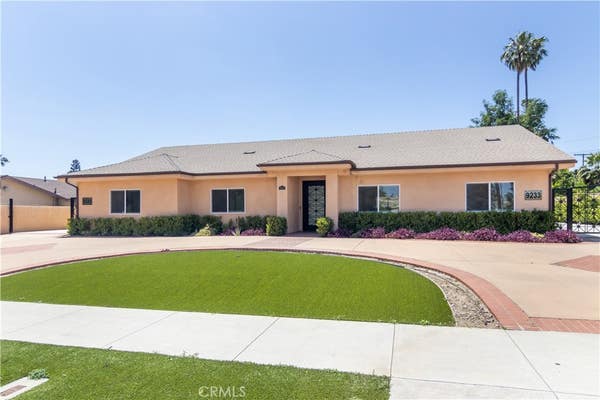 9231 VANALDEN AVE