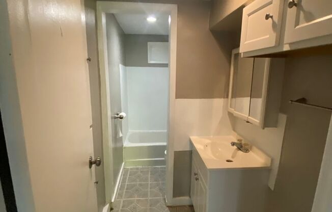 Studio, 1 bath, 500 sqft, $550, Unit Unit #3