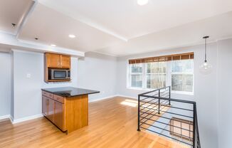 Bi-Level Logan Circle Condo | 2 Bed | 2 Bath | 900 Sf