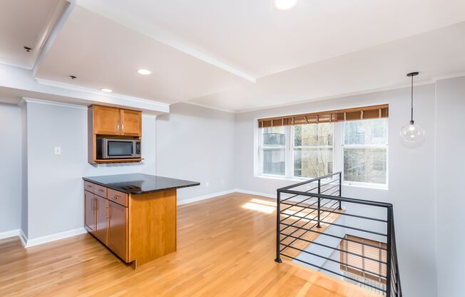 Bi-Level Logan Circle Condo | 2 Bed | 2 Bath | 900 Sf