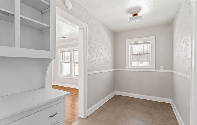 2 beds, 1 bath, 1,300 sqft, $1,295, Unit 5305 Charlotte St. Unit 2