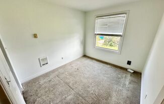 2 beds, 1 bath, $1,550, Unit 04