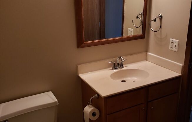 2 beds, 2 baths, 940 sqft, $1,450, Unit 1611107u