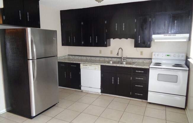 3 beds, 2 baths, 1,240 sqft, $1,295